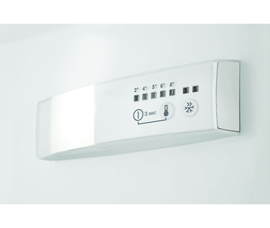 De elektronische bediening van de Electrolux EN3453MOX bevindt zich aan de binnenzijde