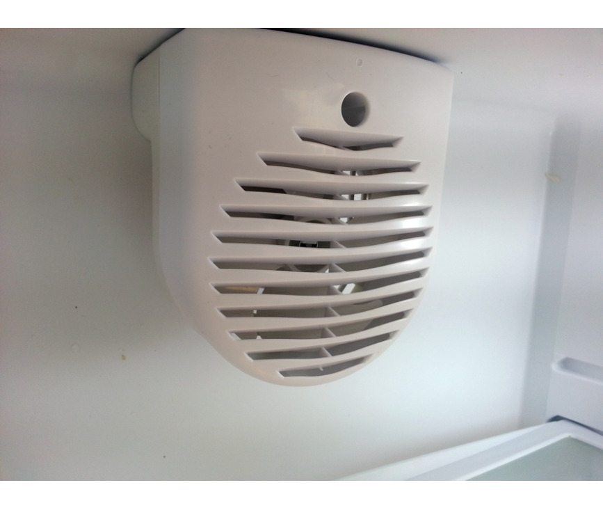 De Pelgrim PKV154BRU is uitgevoerd met een ventilator voor het gelijkmatig verdelen van de koude lucht