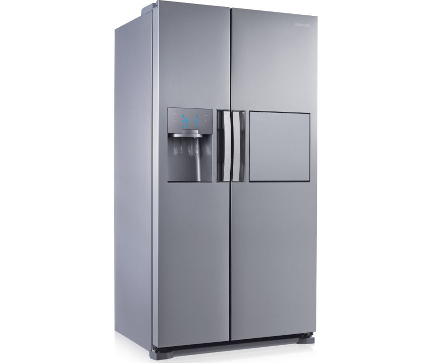 De Samsung RS7778FHCSR is uitgevoerd met ijsdispenser en minibar, beide vlak vormgegeven.