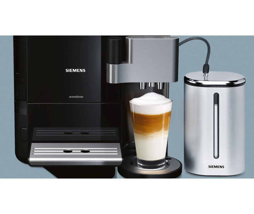 De Siemens TE717209RW koffiemachine zwart wordt geleverd met geisoleerde melkcontainer voor het beste merlkschuim