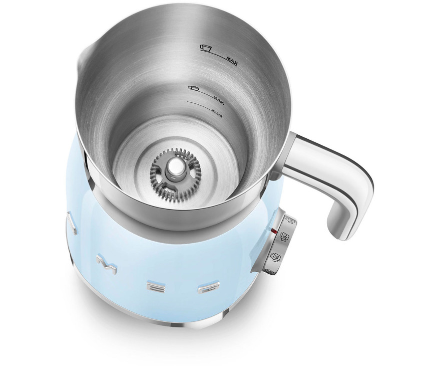 De heldere blauwe kleur van de Smeg MFF01PBEU melkopschuimer maakt het tot een eye-catcher