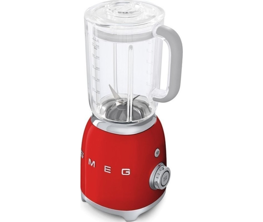 De Smeg BLF01RDEU blender rood is ook te gebruiken voor het maken van smoothies