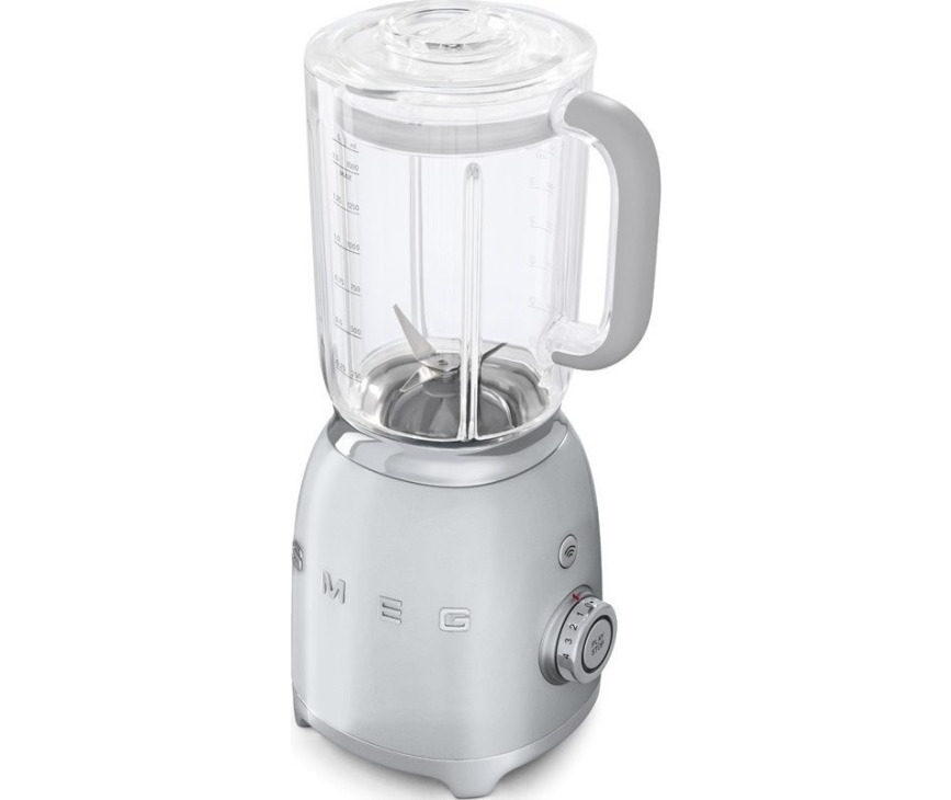 De Smeg BLF01SVEU blender zilverheeft een inhoud van 1,5 liter