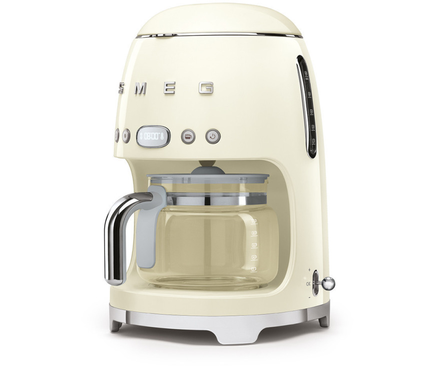De combinatie van de kleur crème met het chroom geeft de Smeg DCF02CREU het kenmerkende retro design