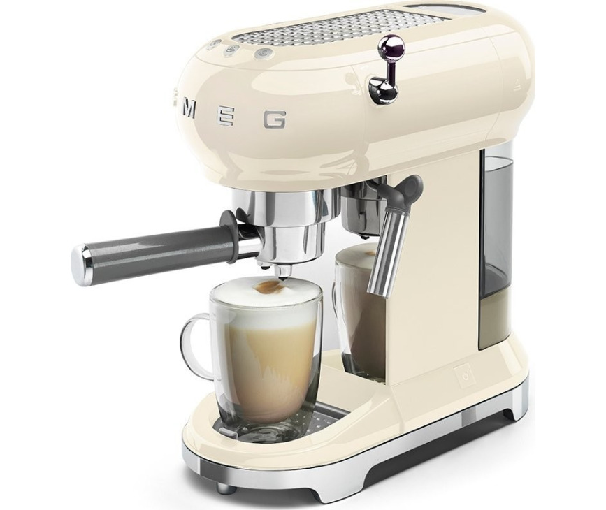 Met de Smeg ECF01CREU kunt u behalve gewone koffie ook cappuccino bereiden