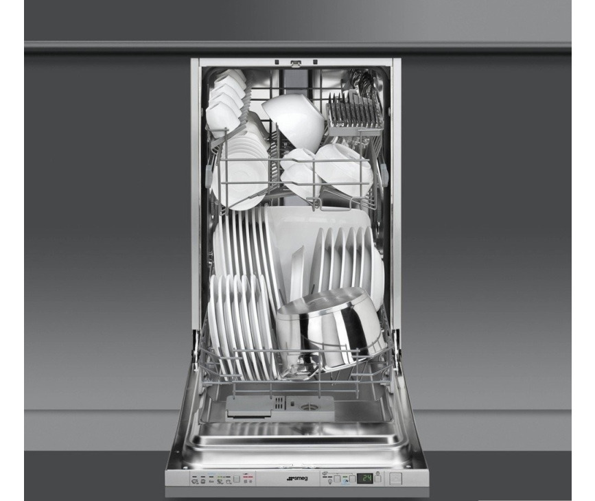 Het interieur van de Smeg STA4525 smalle inbouw vaatwasser, met een inhoud van 10 couverts