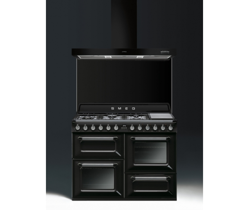 De TR4110NNLK fornuis van SMEG is ook leverbaar in een set opstelling met bijpassende afzuigkap en achterwand