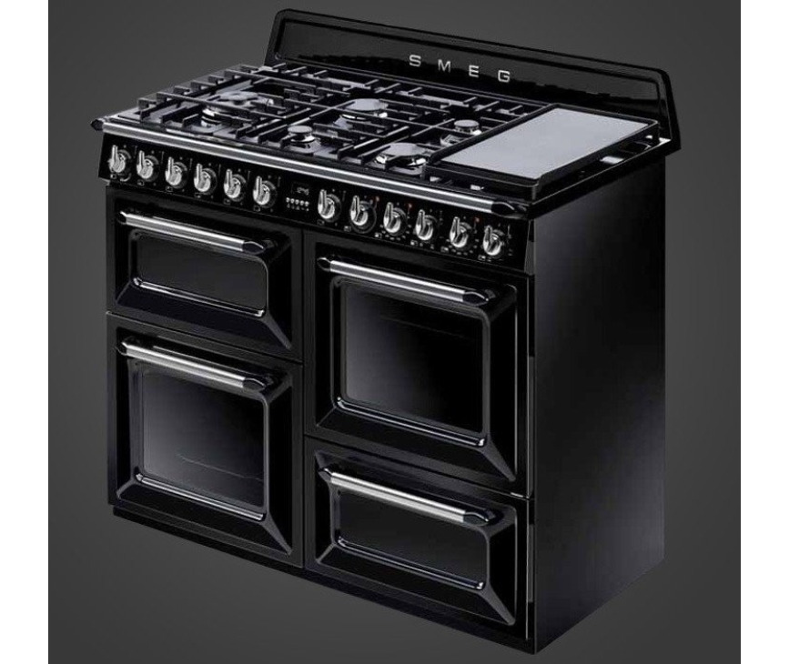 De Smeg TR4110NNLK beschikt over drie ovens en een opberglade.