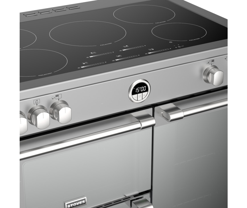 Het Stoves Sterling S900 EI Deluxe rvs inductie fornuis heeft vijf inductiezones