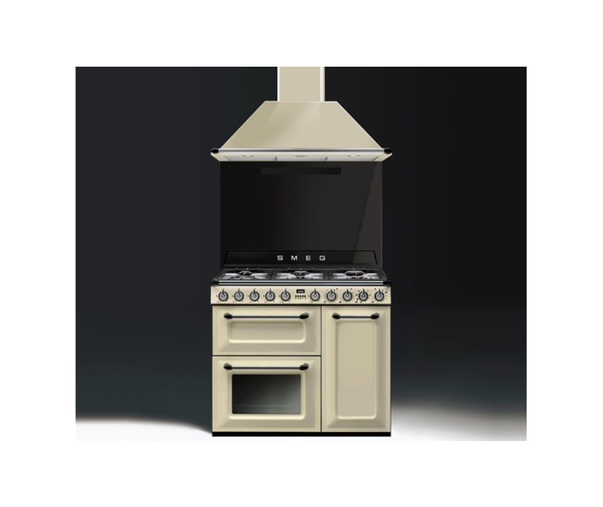 Het nieuwe SMEG fornuis TR93CNLK gecombineerd met bijpassende achtewand en afzuigkap