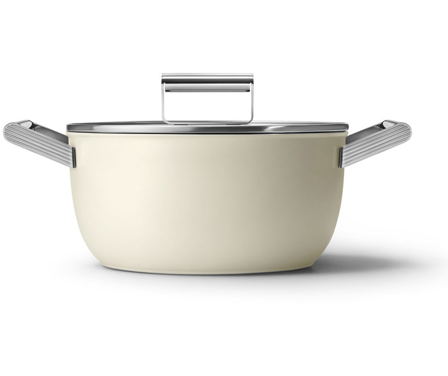 Voorkant van de Smeg CSF2412CRM braadpan in de kleur creme