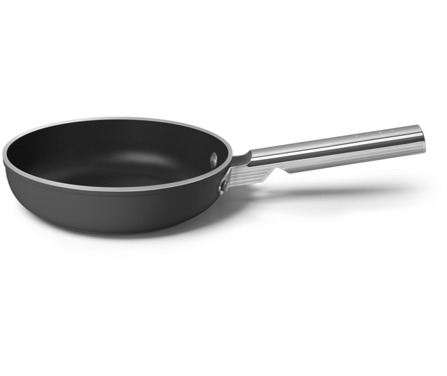 De FPF2002BLM is een zeer praktische pan met ergonomische handgreep