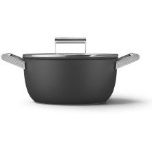 Voorzijde van de Smeg CSF2412BLM braadpan in de kleur mat zwart