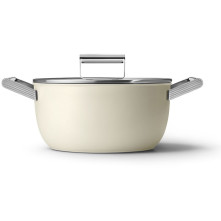 Voorkant van de Smeg CSF2412CRM braadpan in de kleur creme