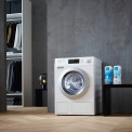 De Miele WCE670 heeft een schuin geplaatst bedieningspaneel welke eenvoudig in te stellen is.