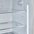 De heldere LED verlichting in de Smeg FAB28RDMC5 koelkast Multicolor
