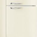De Smeg FAB50RCR5 koelkast crème is door de ronde hoeken en chromen details een echte retrokast