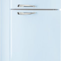 De Smeg FAB50RPB5 koelkast blauw heeft kenmerkende afgeronde hoeken en chromen details