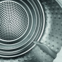 De vernieuwde trommel in de Electrolux EDH3887GNE warmtepomp droger zorgt voor behoedzamere omgang met uw wasgoed