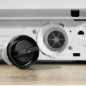 Onderin de Indesit IWDC 6145 (EU) is het filter geplaatst welke u af en toe moet leeghalen