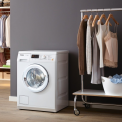 Het ontwerp van de nieuwe Miele Miele WDA 110 is tijdloos en fraai uitgevoerd met de chromen deur