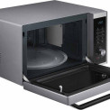 De Samsung MC32J7055CT combi magnetron heeft in het interieur van 35 liter een draaiplateau