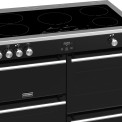 De Stoves Precision DX S1000 Ei BK zwart inductie fornuis heeft een inductiekookplaat met vijf zones