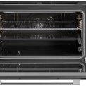 De Atag OX9511HN is een ruime inbouw oven met een inhoud van 77 liter