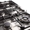 Praktisch is de Dual Fuel wokbranders rechtsvoor op het kookgedeelte van de ML9016GSIX fornuis