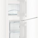 De Liebherr CN3915 koelkast wit heeft NoFrost tegen ijs