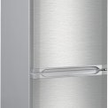 De Liebherr CUef3331 koelkast rvs heeft hoogwaardig rvs deuren