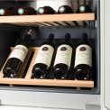 Het presentatieplateau van de Liebherr EWTdf1653 wijn koelkast