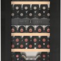 De zwarte deur van de Liebherr EWTgb3583 wijn koelkast