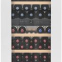 De Liebherr EWTgw3583 wijn koelkast heeft een witte deur met isolatieglas