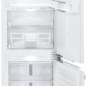 Het interieur van de Liebherr ICBN3376 inbouw koelkast