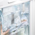 De Liebherr ICN3386 inbouw koelkast heeft een IceMaker