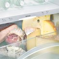 De Liebherr IKBP3564 beschikt over BioSafe lades voor het langer bewaren van kaas, vlees e.d.