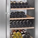 De Liebherr WKes4552 wijnkoelkast is voorzien biedt ruimte aan 201 flessen