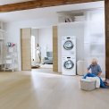 Miele WTV501 tussenstuk geplaatst tussen wasmachine en droger