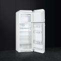 Foto van de binnenzijde van de SMEG retro jaren 50 koelkast FAB30RB1 behoort tot de retro jaren 50 koelkast 