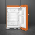 Het interieur van de Smeg FAB10ROR5 koelkast oranje - rechtsdraaiend