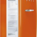 De kast van de Smeg FAB10ROR5 koelkast is ook helemaal rondom knal oranje!