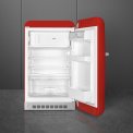 Het interieur van de Smeg FAB10RRD5 rode koelkast