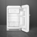 Het interieur van de Smeg FAB10RWH5 wit koelkast - rechtsdraaiend
