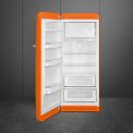 De Smeg FAB28LOR5 is eenvoudig te bedienen door middel van een draaiknop