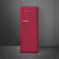 De Smeg FAB28RDRB5 koelkast heeft unieke Ruby Red kleur