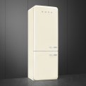 De Smeg FAB38LCR5 is 70 cm. breed en 205 cm. hoog