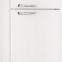 De Smeg FAB50RWH5 koelkast wit heeft afgeronde hoeken en mooie chromen details