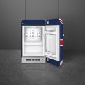 Het interieur van de Smeg FAB5RDUJ5 minibar Union Jack