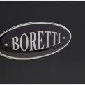 Op de klep onder de ovens van de Boretti MFBI902AN is het Boretti logo geplaatst
